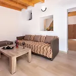 M&K Traditional House